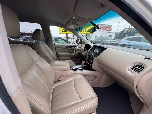 Used 2015 Nissan Pathfinder SV AWD/4WD image 24