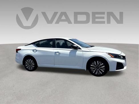 Used 2024 Nissan Altima 2.5 SV AWD/4WD image 26