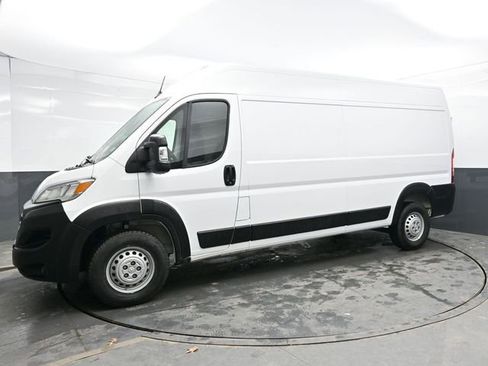 Used 2025 RAM ProMaster 2500 w/ Convenience Group FWD image 3