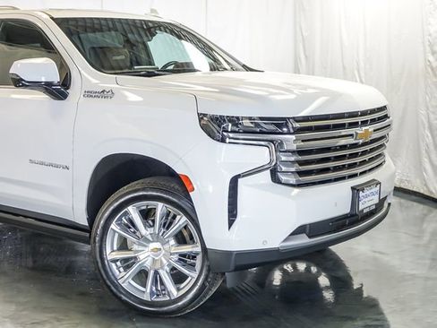 Certified 2022 Chevrolet Suburban High Country w/ Premium Package AWD/4WD image 3