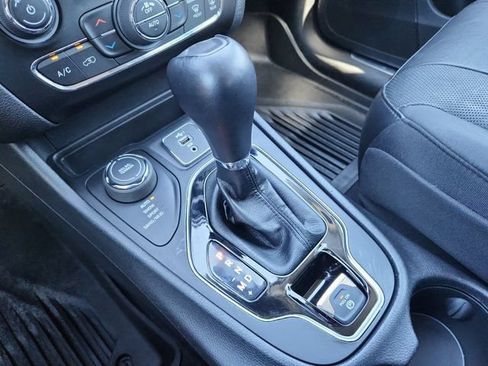 Used 2020 Jeep Cherokee Limited w/ Technology Group AWD/4WD image 15