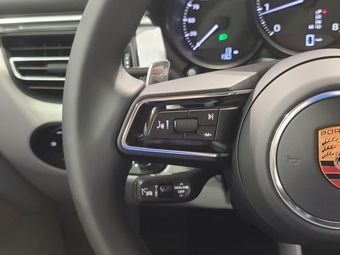 New 2026 Porsche Macan image 17