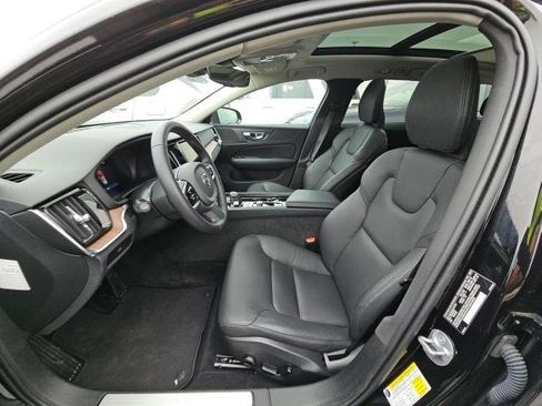 Used 2025 Volvo V60 B5 Cross Country Plus image 5