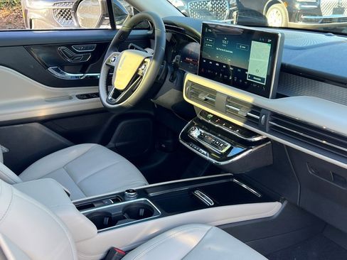 New 2026 Lincoln Corsair Premiere image 9