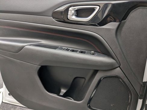 Used 2025 Jeep Compass Trailhawk image 11