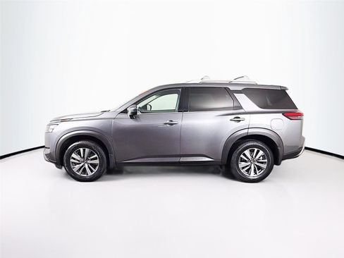 Used 2025 Nissan Pathfinder SL AWD/4WD image 4