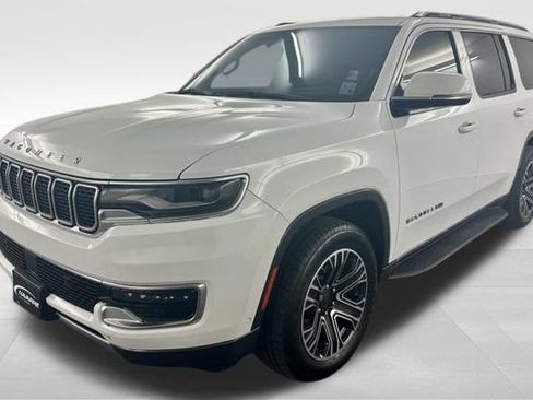 Used 2022 Jeep Wagoneer Series III w/ Rear Seat Video Group 1 AWD/4WD image 4