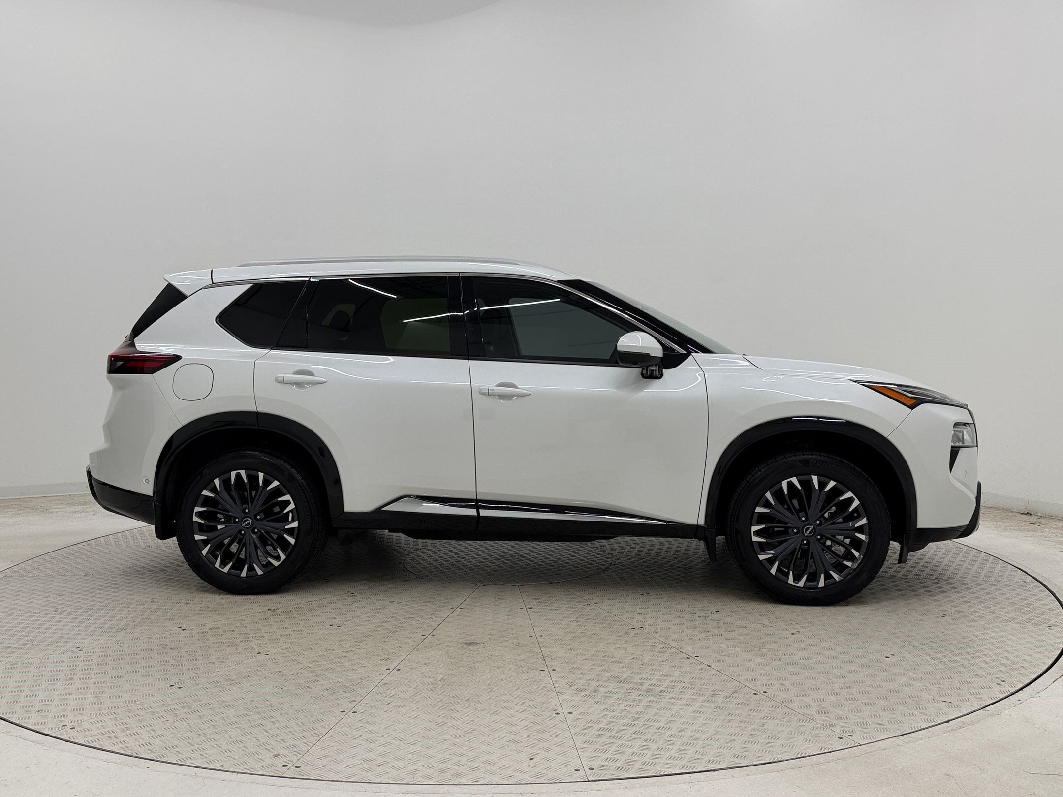 Used 2024 Nissan Rogue Platinum w/ Platinum Premium Package AWD/4WD image 8