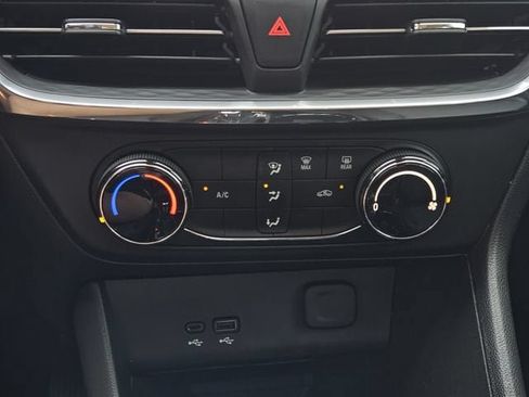 Used 2025 Buick Encore GX Preferred FWD image 18