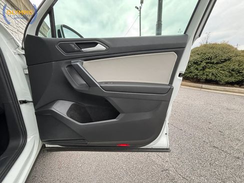 Used 2021 Volkswagen Tiguan SE image 42