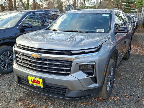 New 2026 Chevrolet Traverse LT w/ Driver Confidence Package image 2