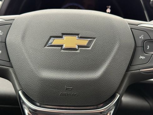 Used 2025 Chevrolet Trax LT w/ LT Convenience Package image 17