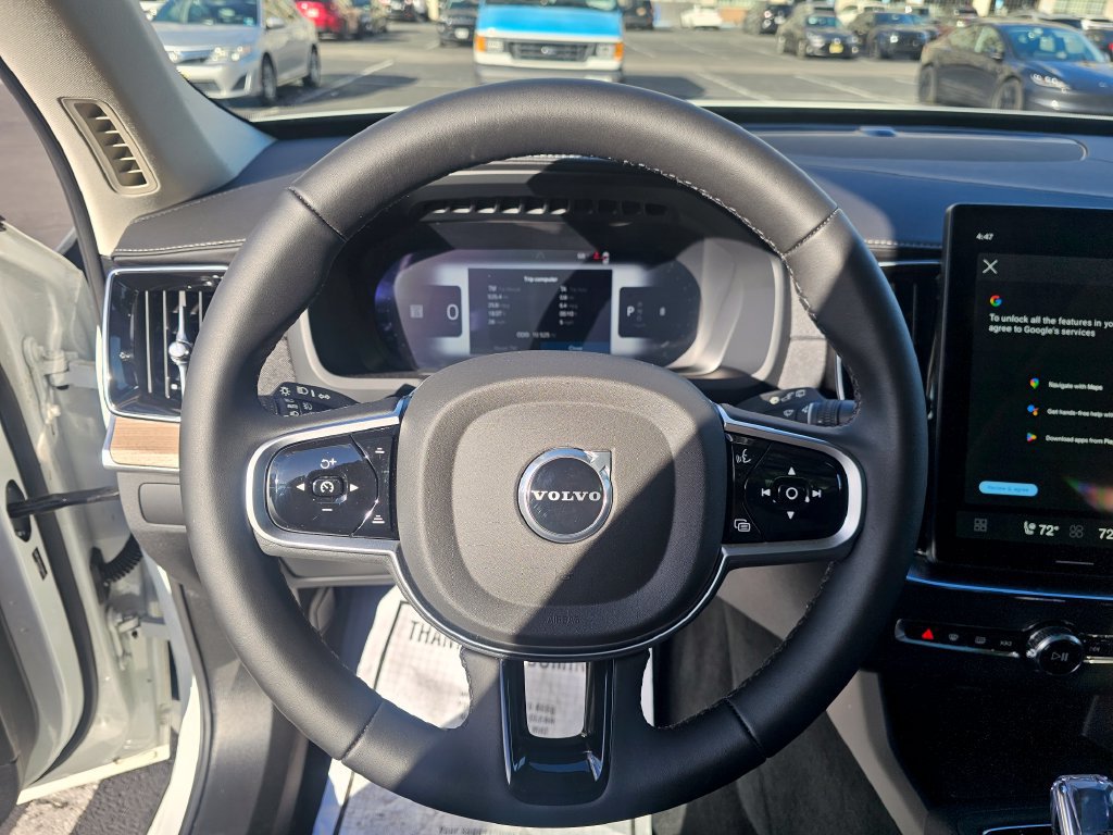 Certified 2025 Volvo XC90 B5 Plus AWD/4WD image 44