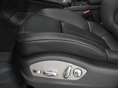 New 2026 Porsche Macan AWD/4WD image 25