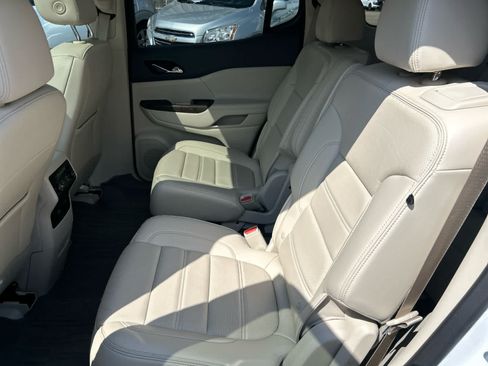 Used 2023 GMC Acadia Denali w/ Denali Ultimate Package AWD/4WD image 25