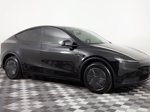 Used 2026 Tesla Model Y AWD image 10