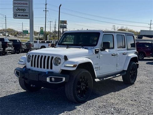 Used 2022 Jeep Wrangler Unlimited Sahara w/ Cold Weather Group image 24