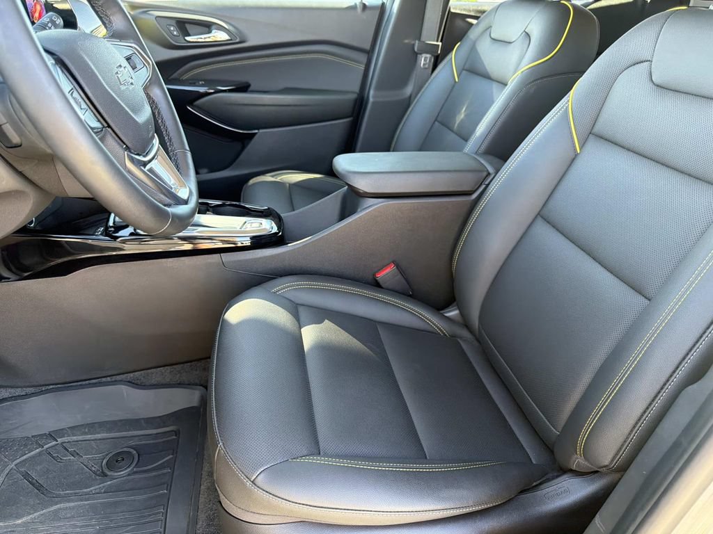 Used 2025 Chevrolet Trax ACTIV w/ Sunroof Package FWD image 12
