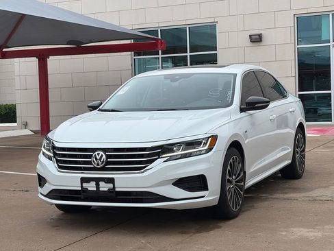 Used 2022 Volkswagen Passat 2.0T FWD image 4