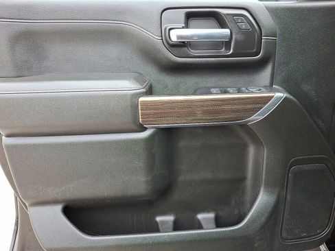 Certified 2022 Chevrolet Silverado 2500 LT w/ Midnight Edition image 10