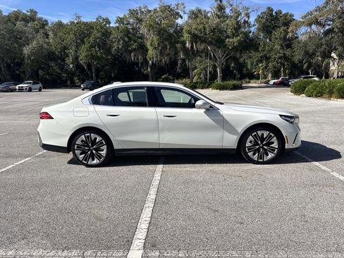 New 2026 BMW 530i w/ Premium Package image 3