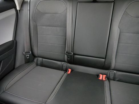 Certified 2022 Volkswagen Taos SE image 12