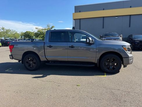 Used 2023 Nissan Titan SV w/ SV Convenience Package AWD/4WD image 4