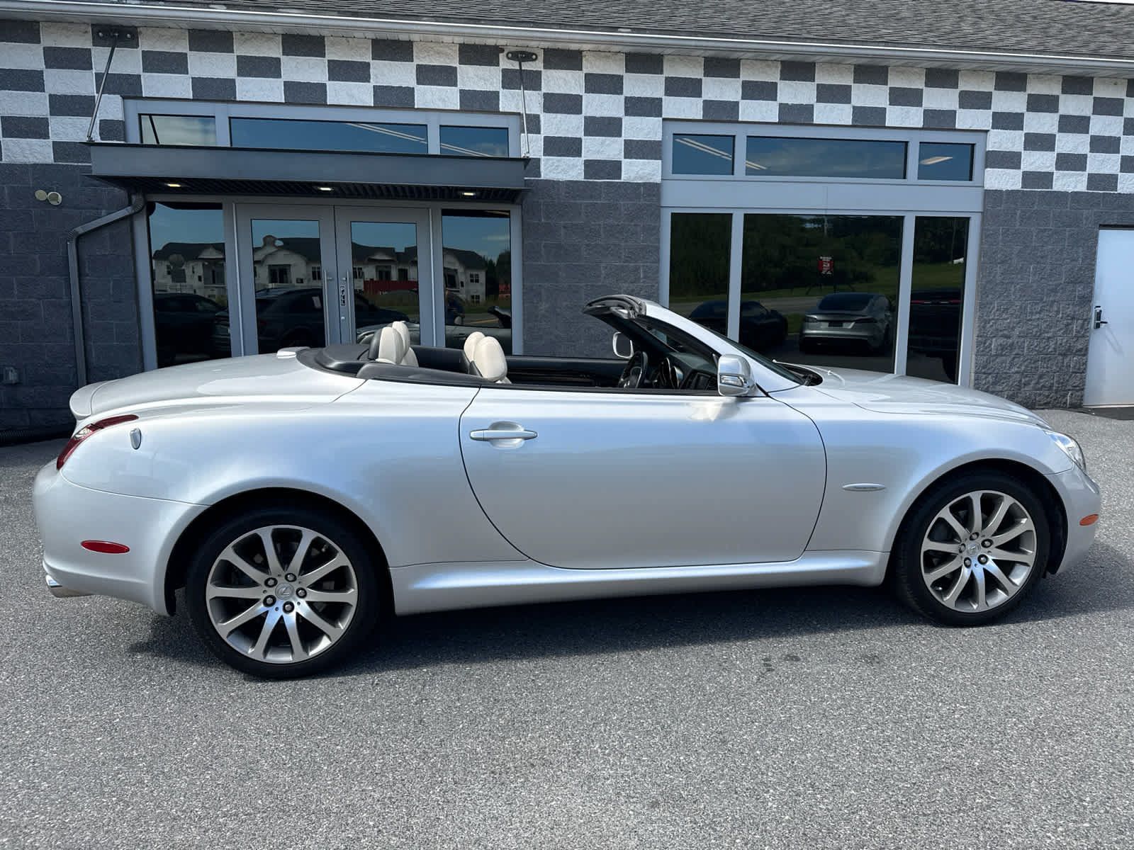 Used 2009 Lexus SC 430 Convertible RWD image 6