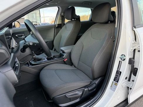 Certified 2025 Kia K4 LXS image 8