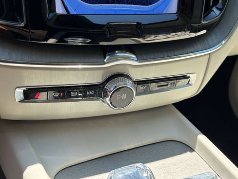 Certified 2024 Volvo XC60 T8 Ultimate w/ Protection Package Premier AWD/4WD image 17
