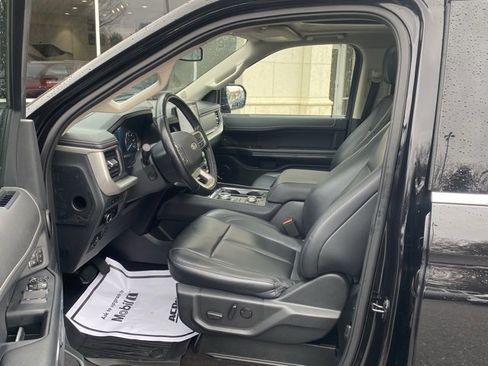 Used 2023 Ford Expedition XLT image 15