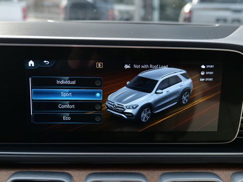 Used 2021 Mercedes-Benz GLE 350 4MATIC w/ AMG Line Exterior image 30