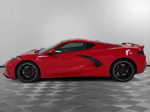 Used 2022 Chevrolet Corvette Stingray Preferred Cpe w/ Z51 Performance Package RWD image 2