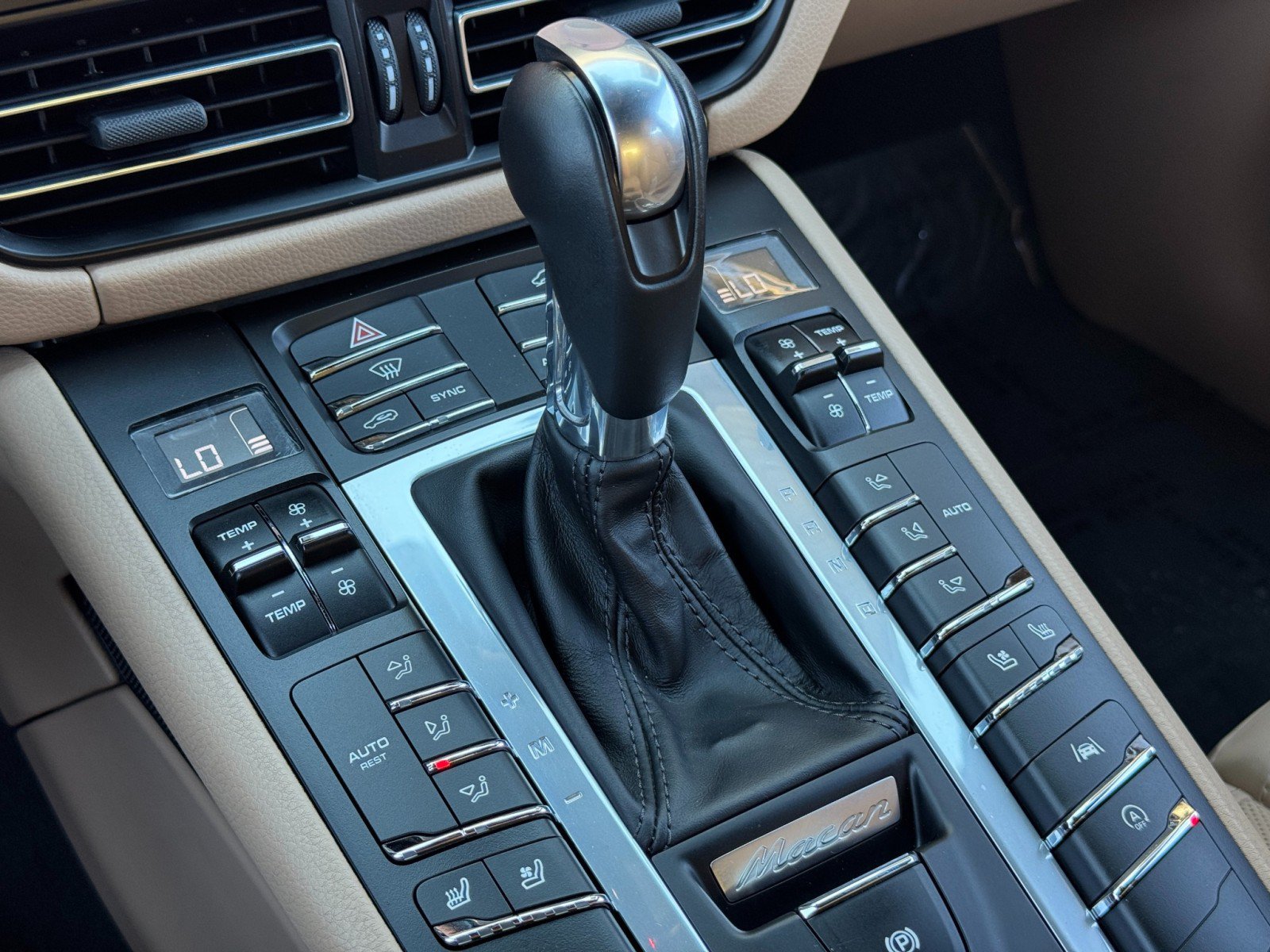 Used 2020 Porsche Macan S AWD/4WD image 32
