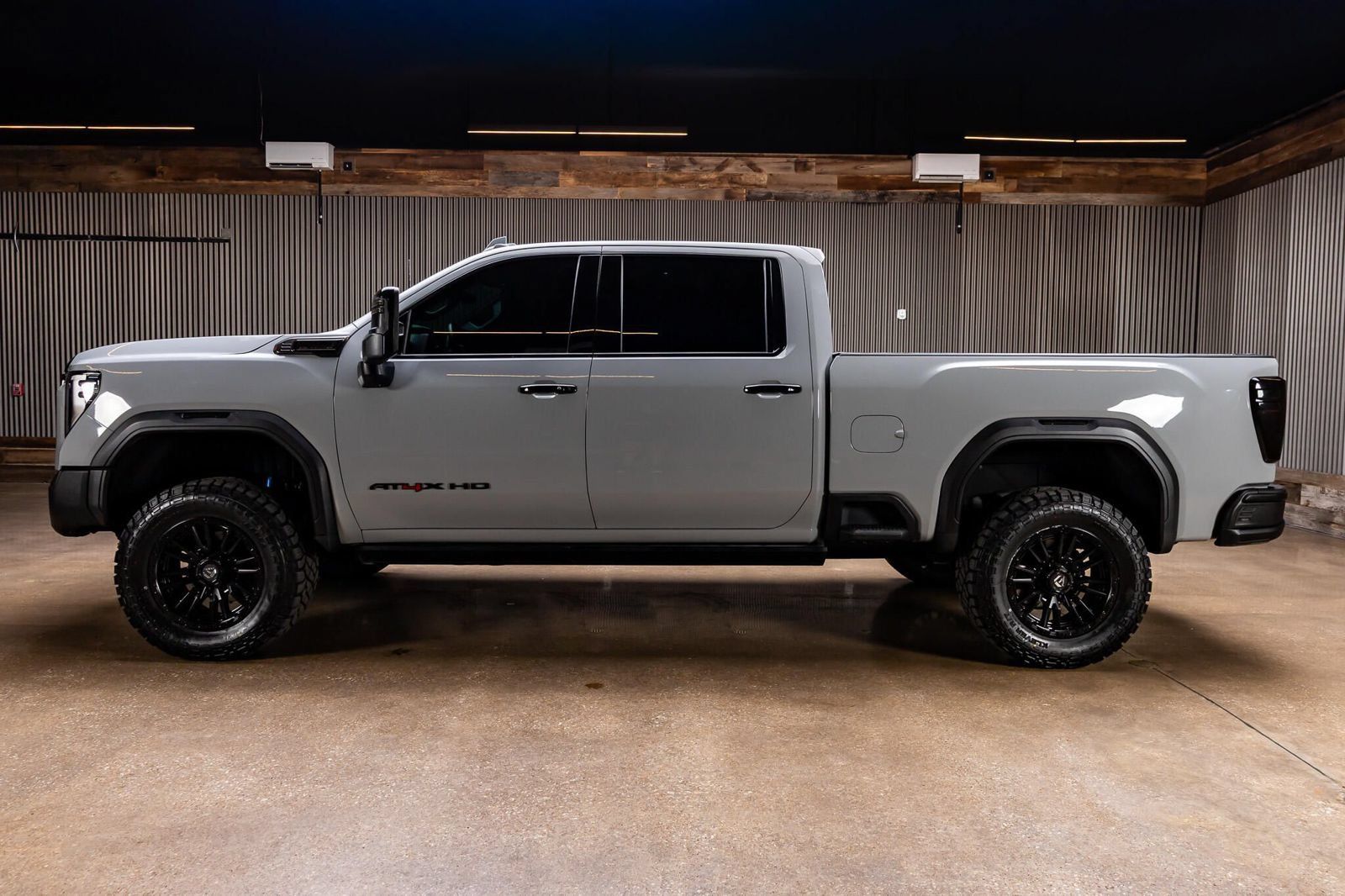 Used 2025 GMC Sierra 2500 AT4X w/ AT4X AEV Edition AWD/4WD image 6