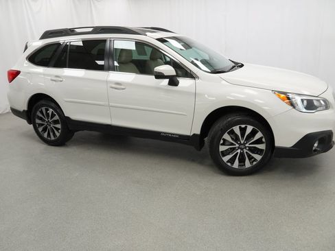 Used 2016 Subaru Outback 2.5i Limited AWD/4WD image 10
