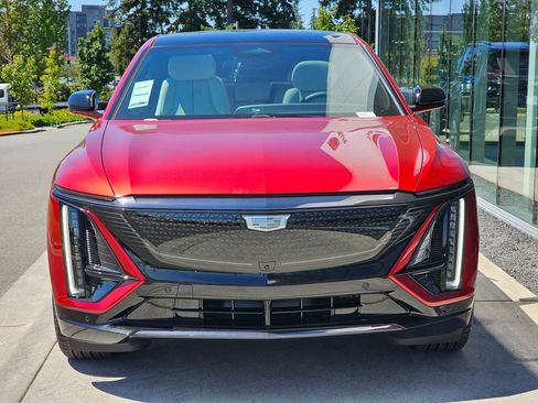 New 2026 Cadillac Lyriq Sport AWD/4WD image 8