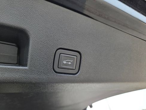 Used 2026 Chevrolet Traverse RS FWD image 13