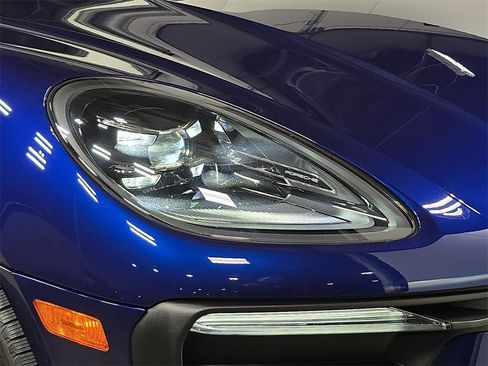 Used 2024 Porsche Macan image 12