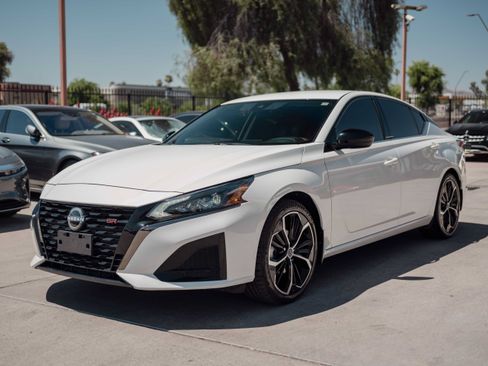 Used 2023 Nissan Altima 2.5 SR FWD image 1