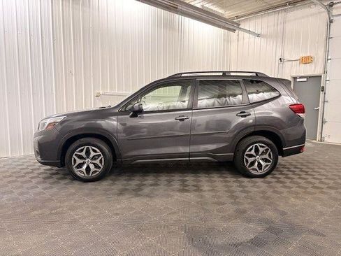 Used 2021 Subaru Forester Premium image 2