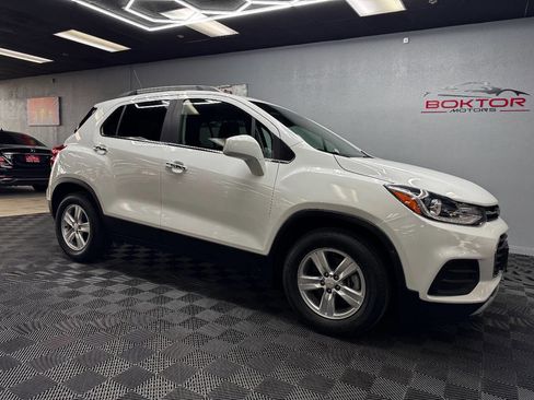 Used 2019 Chevrolet Trax LT w/ LT Convenience Package image 2