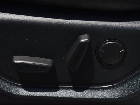Used 2019 Ford F150 Lariat w/ Equipment Group 502A Luxury AWD/4WD image 12