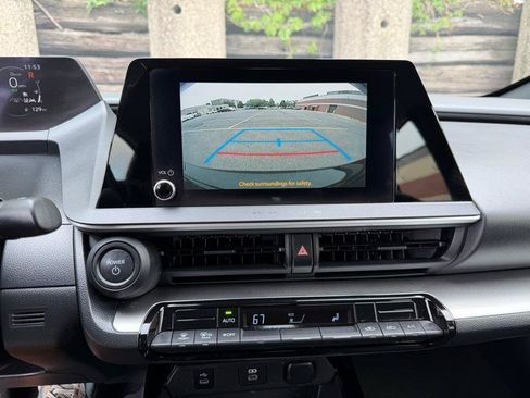 Used 2025 Toyota Prius LE FWD image 28