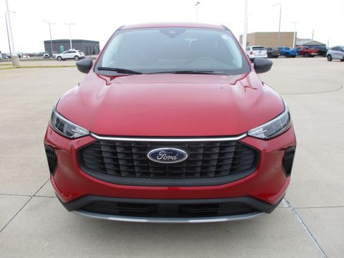 Used 2023 Ford Escape Active w/ Tech Pack #1 AWD/4WD image 10