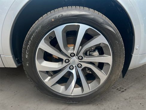 New 2025 Land Rover Discovery Sport S image 12