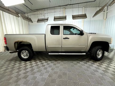 Used 2009 Chevrolet Silverado 2500 LT w/ Exterior Plus Package image 15