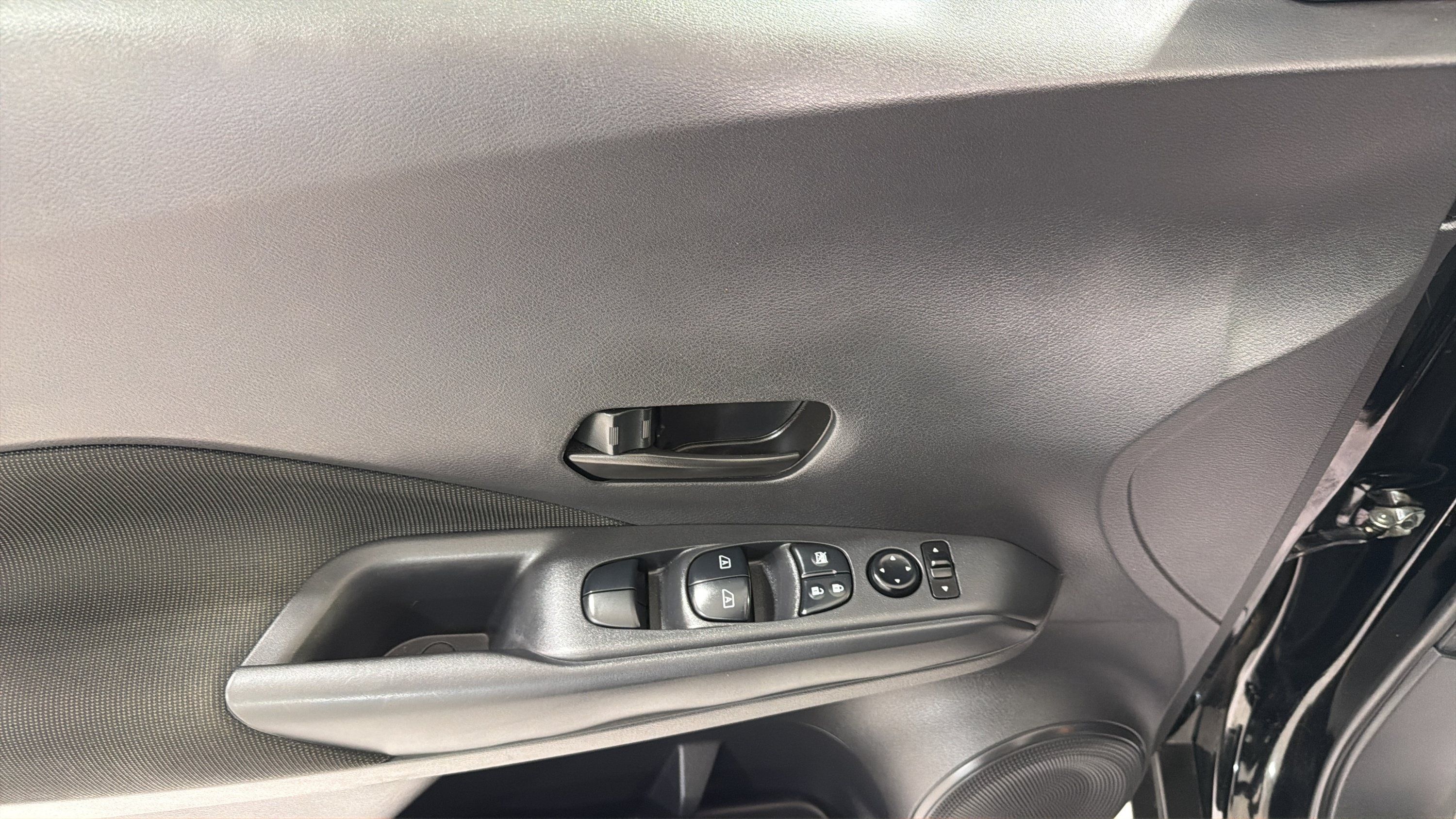 Used 2024 Nissan Kicks S FWD image 11