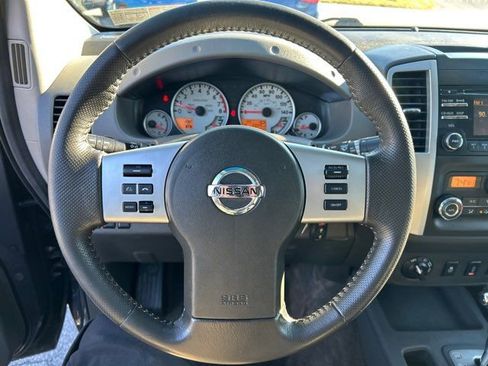 Used 2013 Nissan Frontier PRO-4X image 32