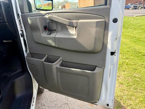 Used 2017 Chevrolet Express 3500 image 36